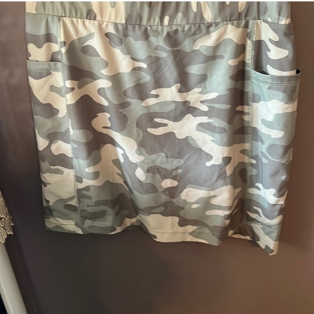 COPY - Excellent condition Chicos camouflage skort size 2 equivalent to women’s… - Picture 2 of 6